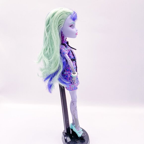 Monster High Twyla – New Scaremester – Outfit & Stand (No Purse) - Picture 5 of 5